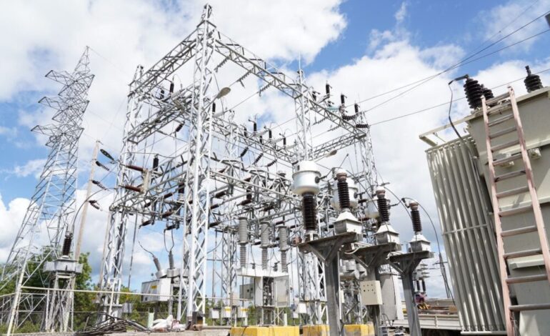 Edesur instala transformador en Ocoa
