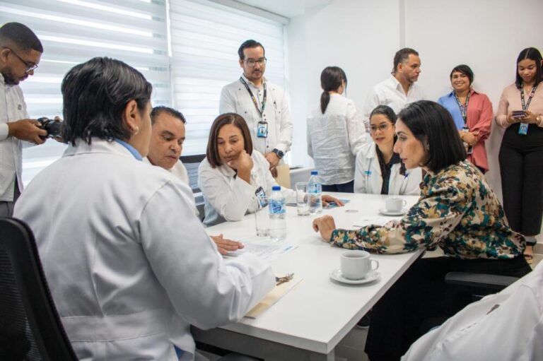 Primera dama y SNS supervisan servicios oncológicos en INCART