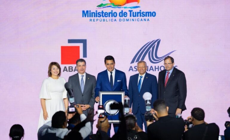 Asociación de Bancos Múltiples reconoce a David Collado por su gestión en el desarrollo del turismo
