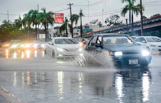 Vaguada mantiene a RD bajo lluvias y alertas