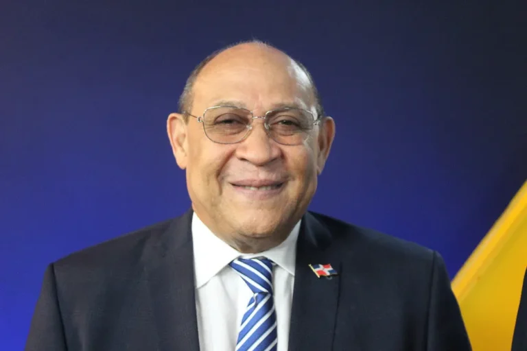 Ministro del Mescyt rompe el silencio: “No temo ser destituido”