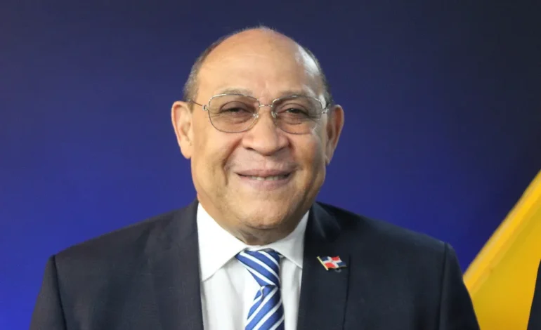 Ministro del Mescyt rompe el silencio: “No temo ser destituido”