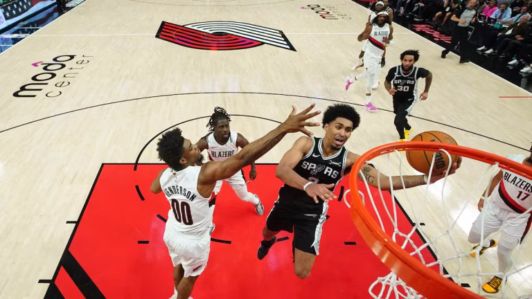 Sin Wembanyama, Spurs firman remontada épica en Portland y envían un mensaje a toda la NBA