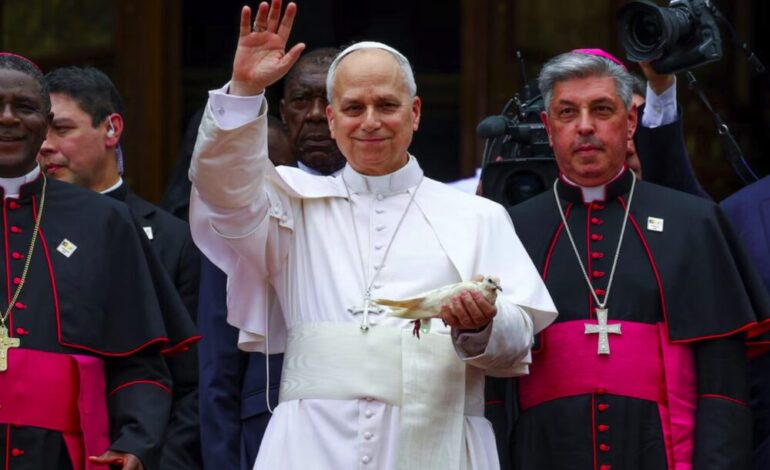 Papa León XIV condena gasto militar y llama a la paz
