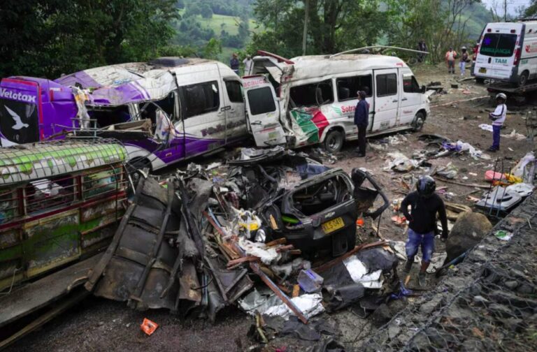 Atentado en la vía Panamericana deja 21 muertos y 56 heridos en Cauca