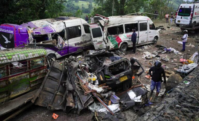 Atentado en la vía Panamericana deja 21 muertos y 56 heridos en Cauca