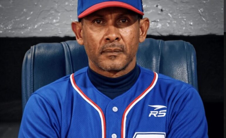 Fernando Tatis Sr. asume el reto en Venezuela y va por La Guaira