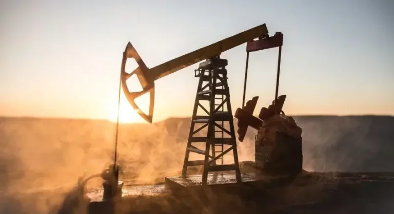 Petróleo se desploma tras tregua entre EE.UU. e Irán
