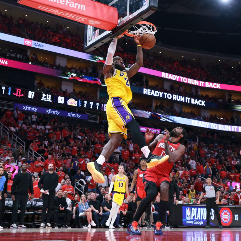 LeBron desafía el tiempo: Lakers firman remontada imposible y colocan 3-0 a los Rockets
