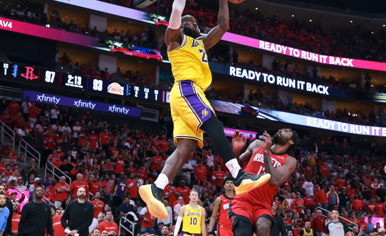 LeBron desafía el tiempo: Lakers firman remontada imposible y colocan 3-0 a los Rockets