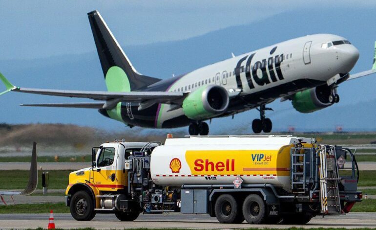 Europa al borde de una crisis aérea: combustible alcanzaría solo para seis semanas
