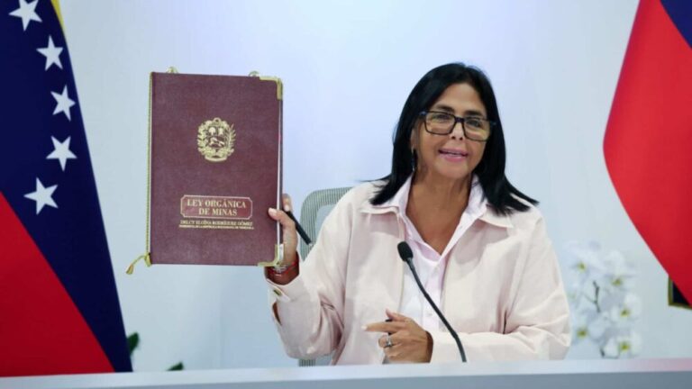 Venezuela firma nueva Ley de Minas y abre puerta a inversión extranjera