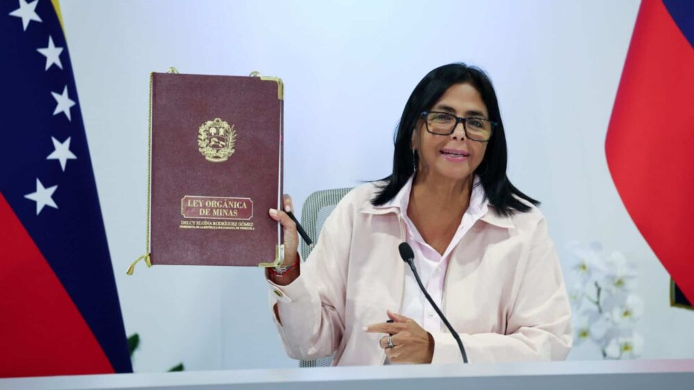 Venezuela firma nueva Ley de Minas y abre puerta a inversión extranjera