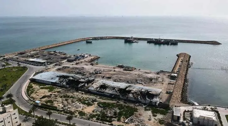 Irán cierra el estrecho de Ormuz y escala la tensión con EE.UU.