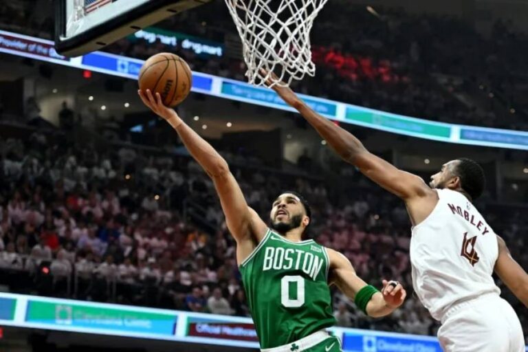 Boston y Oklahoma imponen su ley: arranque contundente en los playoffs de la NBA 2026