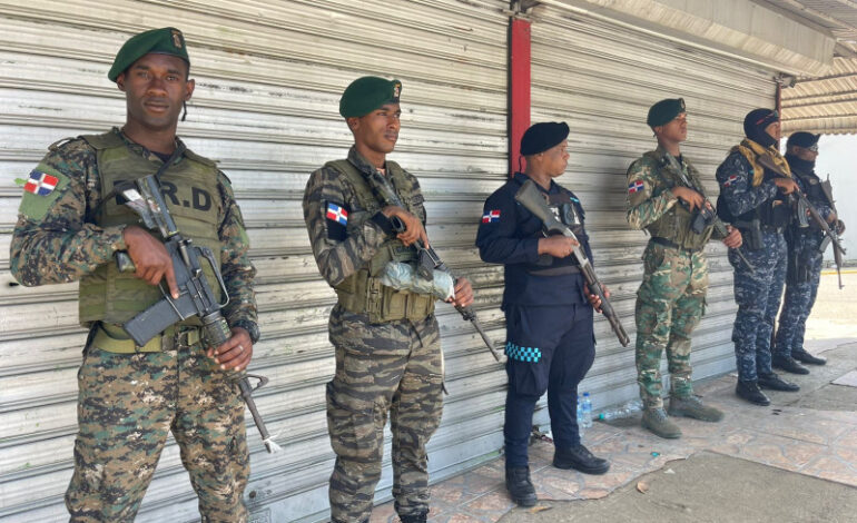 Navarrete bajo vigilancia militar en medio de paro; comercio opera casi normal
