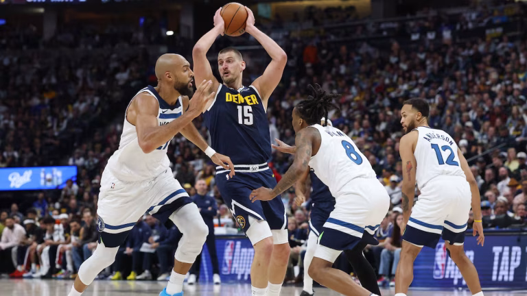Jokic resucita y Denver evita la eliminación ante Minnesota