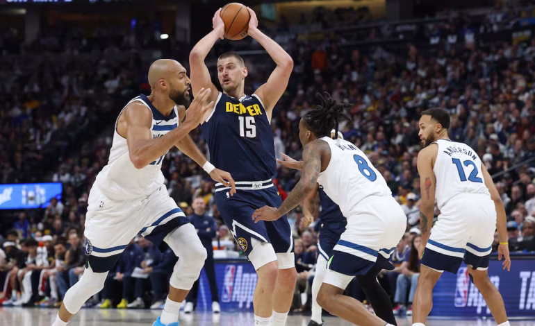 Jokic resucita y Denver evita la eliminación ante Minnesota