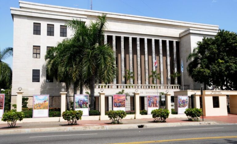 Fin de la pausa: estudiantes regresan a las aulas este viernes