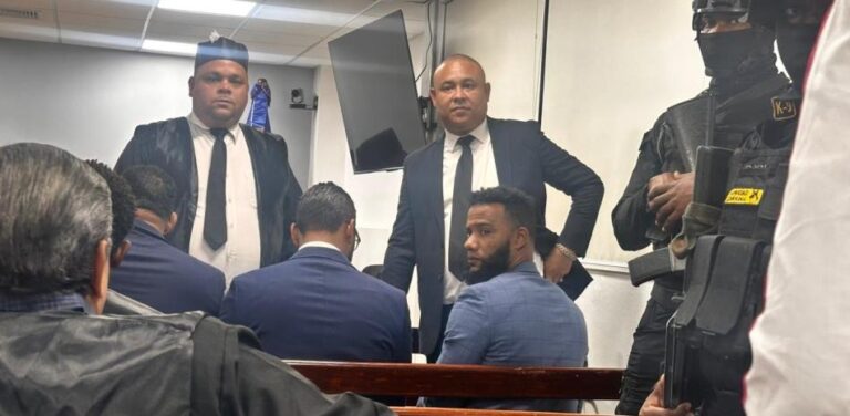 Aplazan coerción contra fiscal acusado de soborno