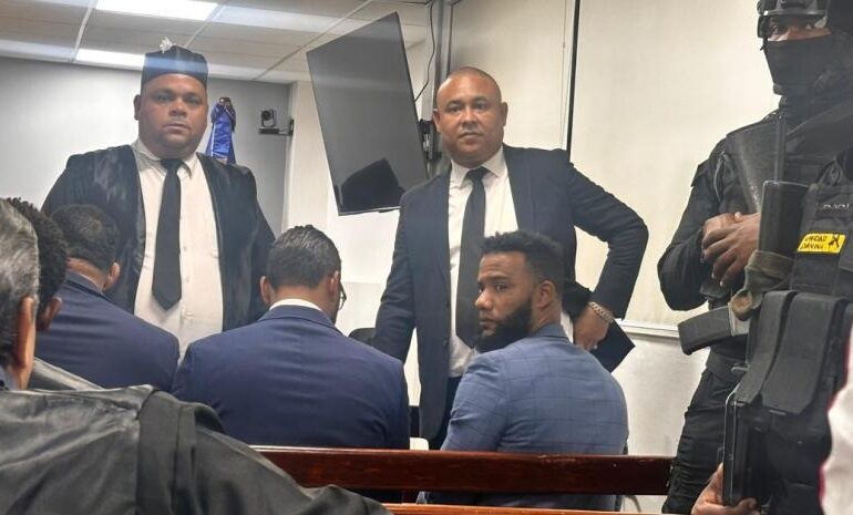 Aplazan coerción contra fiscal acusado de soborno