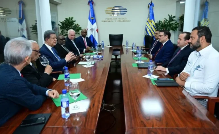 Gobierno y Leonel abren diálogo por crisis internacional y economía dominicana