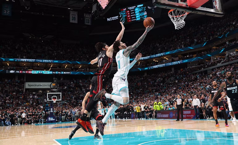 Hornets sobreviven en thriller y eliminan al Heat del play-in