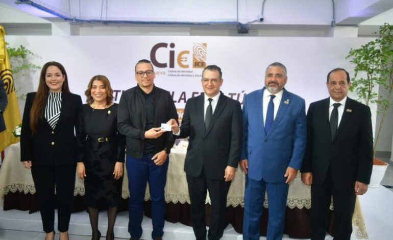 JCE inicia entrega de nueva cédula en todo el país