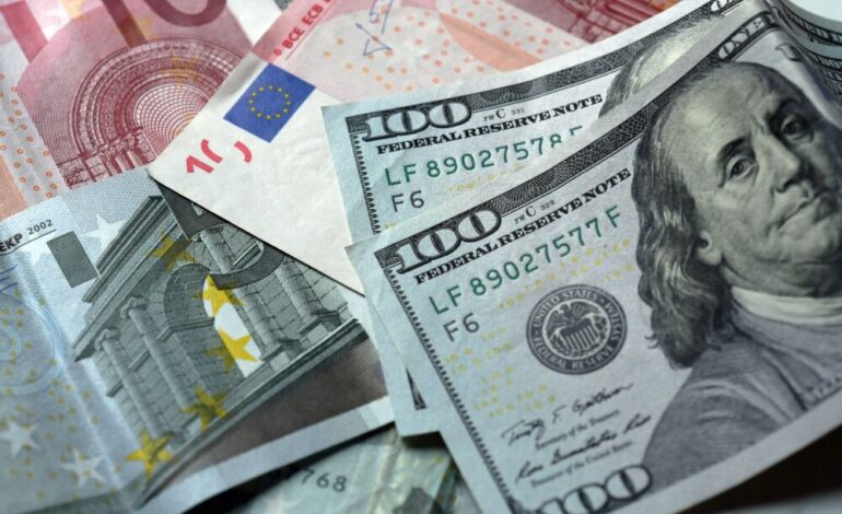 Dólar cae y euro sube en República Dominicana