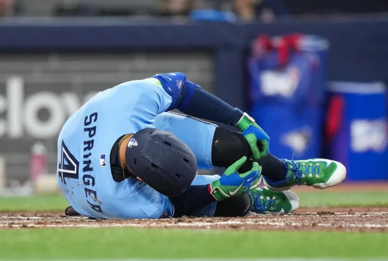 Baja sensible en Toronto: Springer fuera y suben a Eloy Jiménez