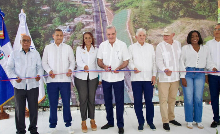 Abinader inaugura nueva entrada de Samaná