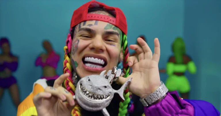Tekashi 6ix9ine sale en libertad tras cumplir condena en Brooklyn