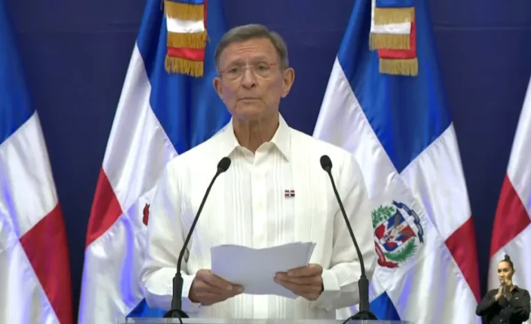 Canciller aclara deportados de EE.UU. solo estarán pocos días en RD