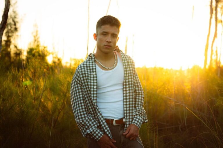 Aron Luix estrena “Tus Ojos”, una propuesta tropical y emocional