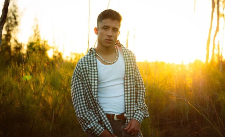 Aron Luix estrena “Tus Ojos”, una propuesta tropical y emocional