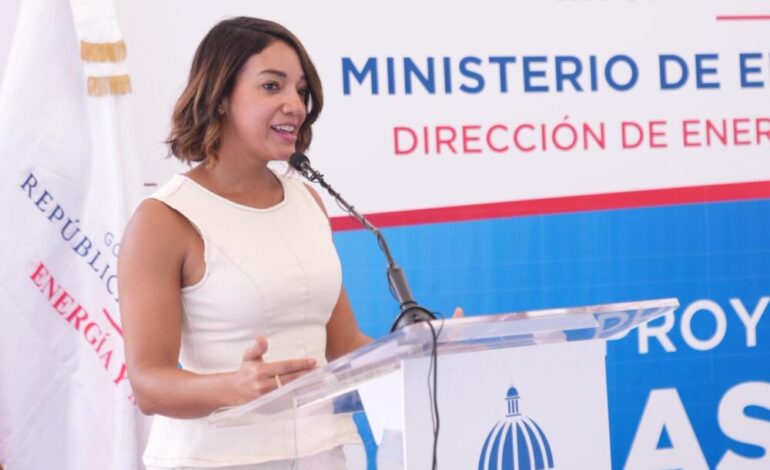 Energía y Minas entrega 100 cocinas limpias en Independencia