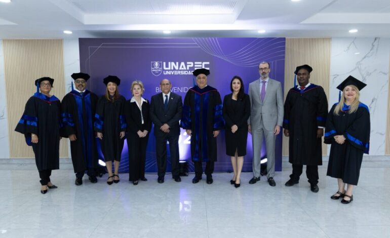 Unapec gradúa a 798 nuevos profesionales en su investidura extraordinaria 2026