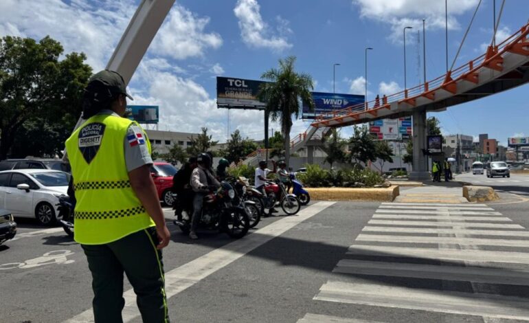 DIGESETT refuerza control vial en principales intersecciones del Gran Santo Domingo