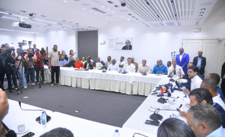 Comisión de Diputados inicia diálogo con motoconchistas sobre movilidad y seguridad vial