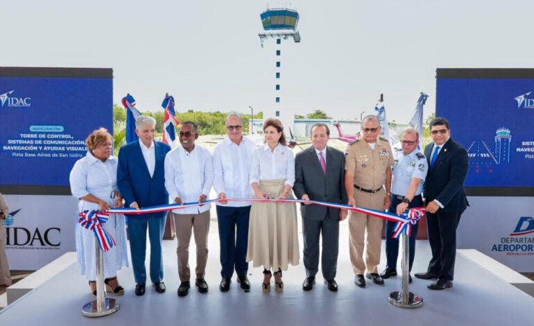 Vicepresidenta inaugura moderna torre de control y sistema de balizamiento en Base Aérea de San Isidro
