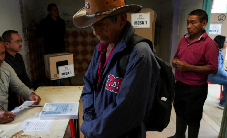 Cepeda y De la Espriella se declaran ganadores en Colombia