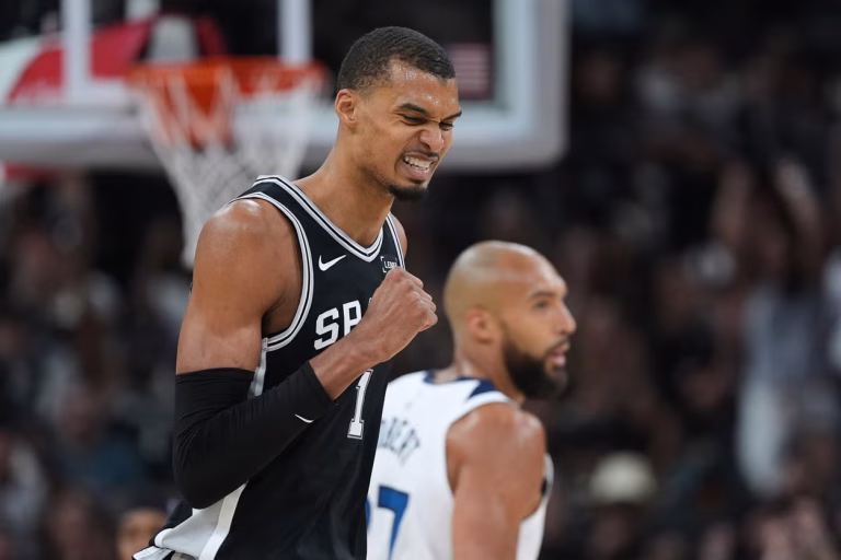 Wembanyama aplasta a Minnesota y Spurs quedan a un triunfo de la final del Oeste