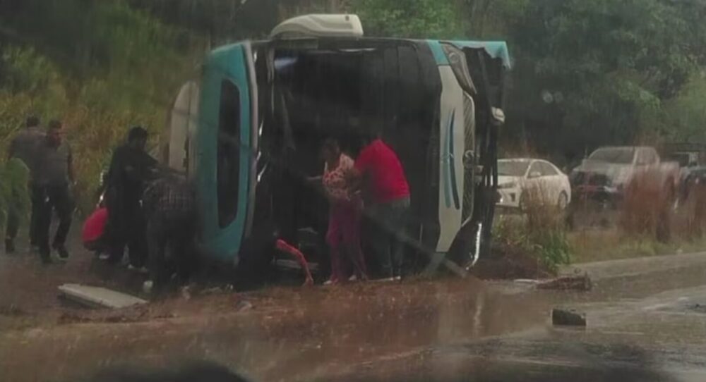Accidente de autobús deja un muerto y 49 heridos en Panamá