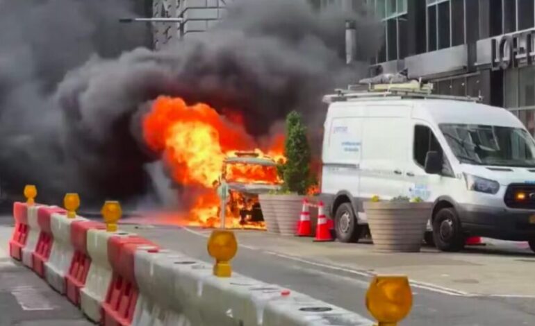 Vehículo se incendia cerca de Wall Street en Nueva York