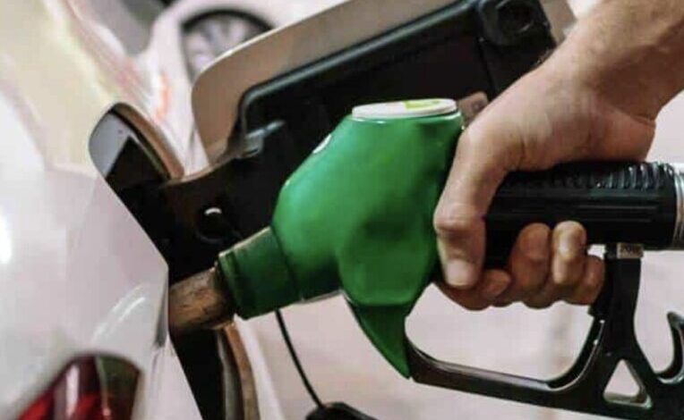 Gobierno vuelve a congelar combustibles y subsidia más de RD$1,500 millones