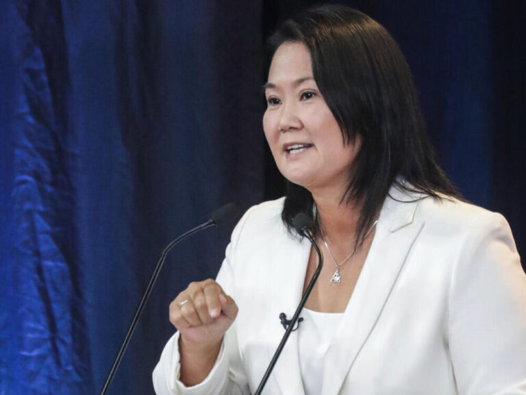 Miles marchan en Perú contra Keiko Fujimori a días de las elecciones presidenciales