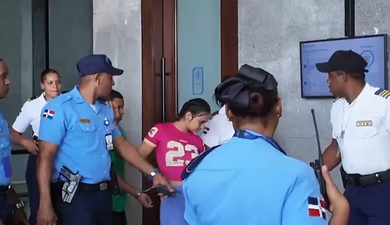 Aplazan otra vez coerción contra urbana Masha por caso de armas