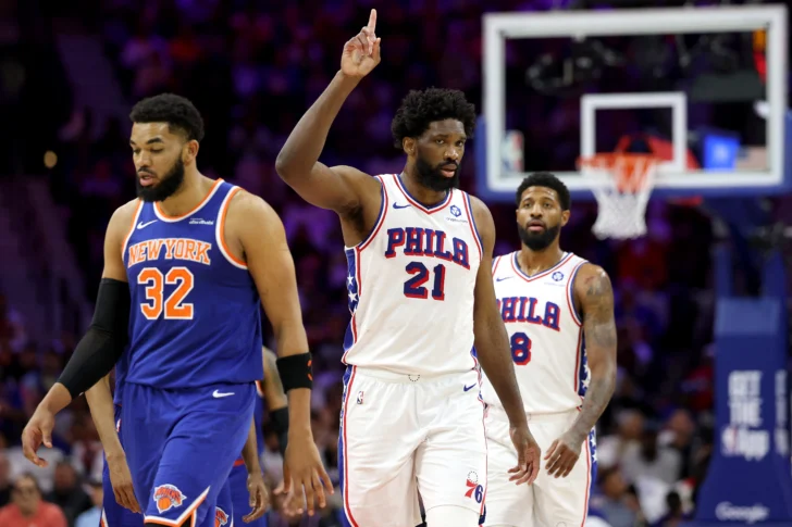 Knicks aplastan a los 76ers y quedan a un paso de la final del Este