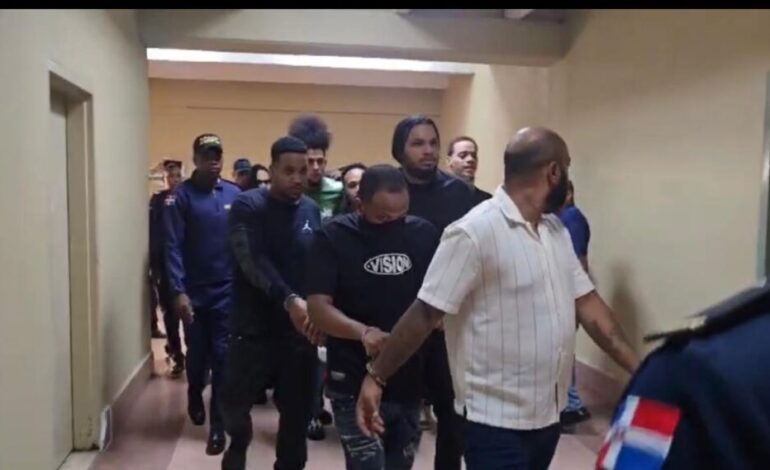 Caen con armas y drogas en villas de Sajoma; tribunal impone garantía de RD$500 mil