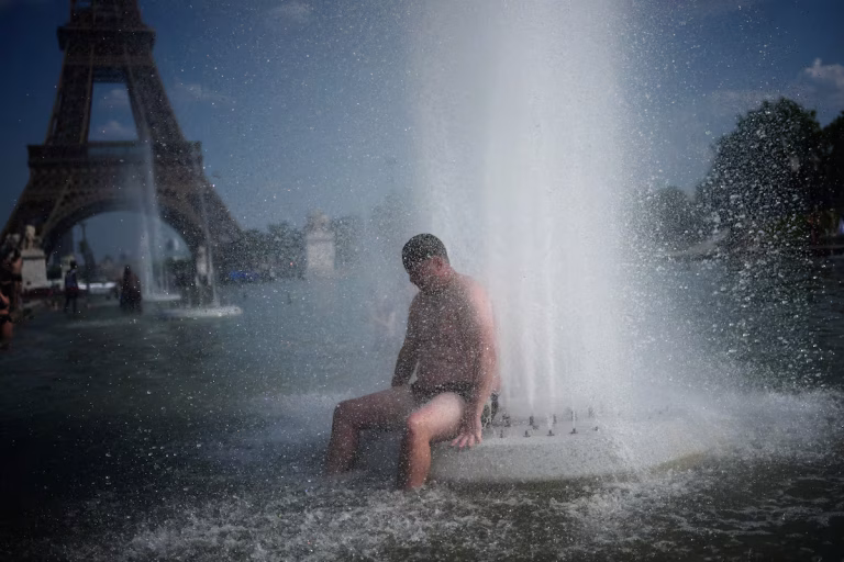 Francia activa la máxima alerta sanitaria por la intensa ola de calor y refuerza su sistema hospitalario